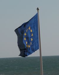 Europaflagge_&uuml;ber dem Meer_DSCN0098 (2)